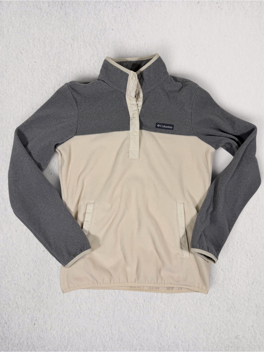 Columbia Men’s Two-Tone Gray and Cream Pullover Fleece